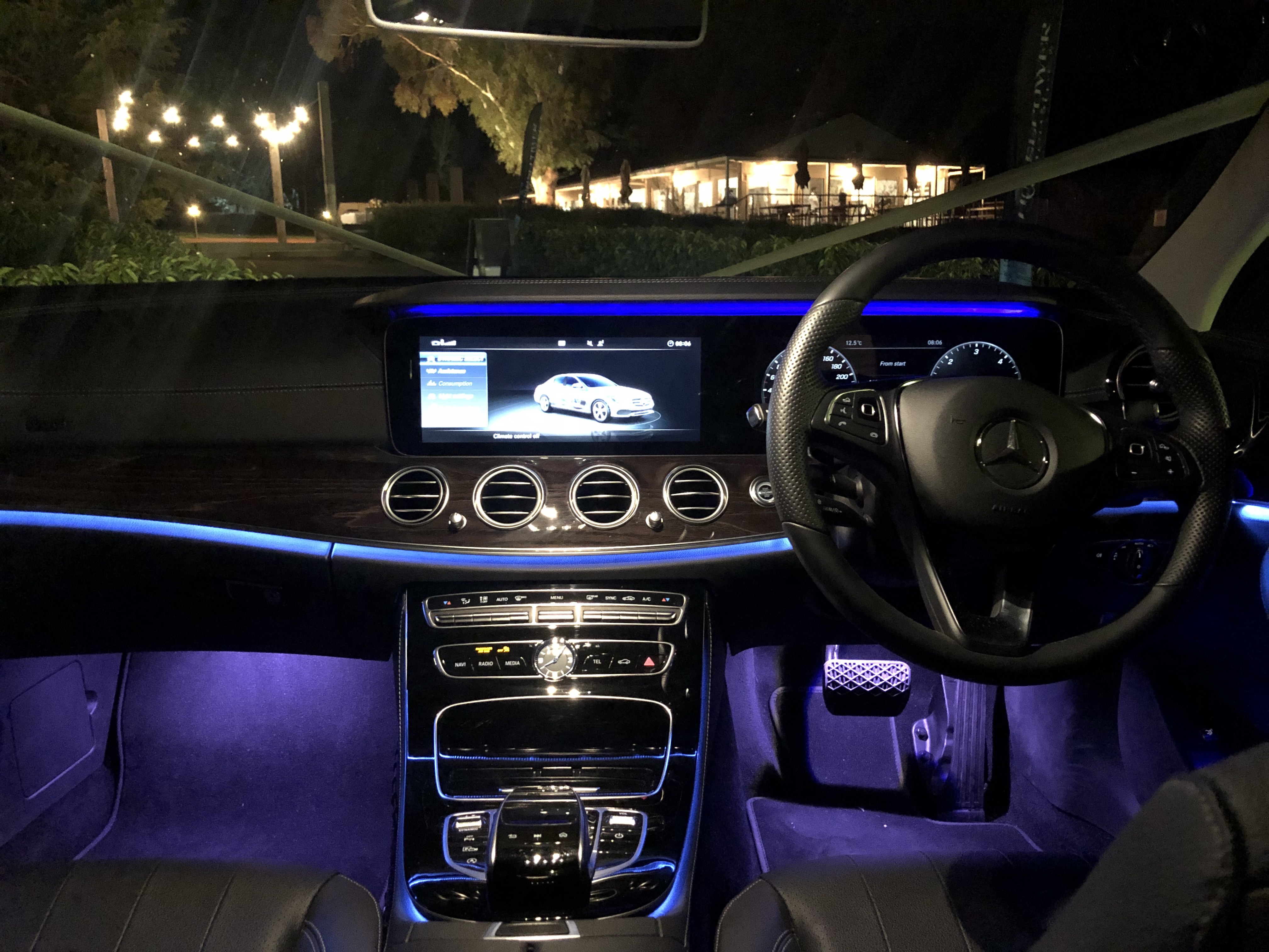 W213 Dash at night