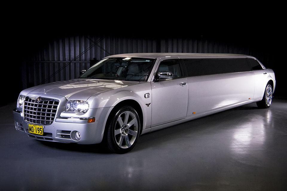 Chrysler 300c Limousine SRT